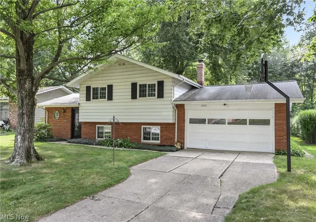 Homes for sale in North Olmsted, OH | 4958 Hampton Dr, North Olmsted, OH 44070 | MLS# 5226528