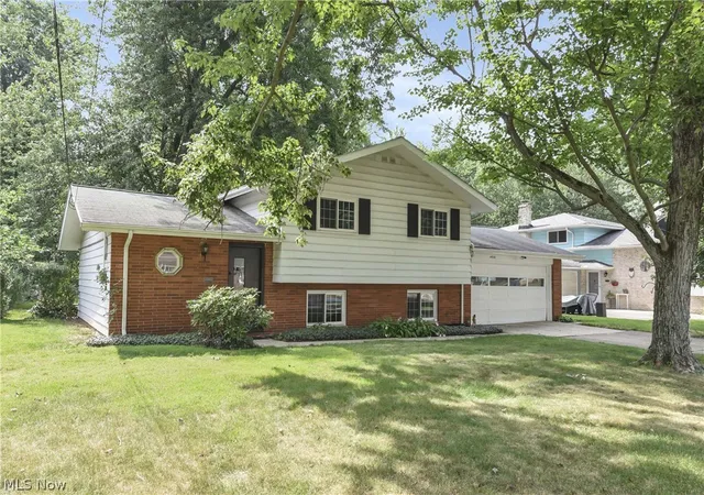 Homes for sale in North Olmsted, OH | 4958 Hampton Dr, North Olmsted, OH 44070 | MLS# 5226528