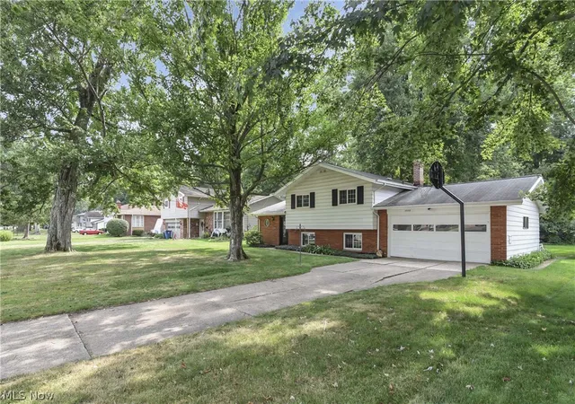 Homes for sale in North Olmsted, OH | 4958 Hampton Dr, North Olmsted, OH 44070 | MLS# 5226528