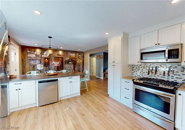 3rd image of 12233 Woodiebrook Rd, Chardon, OH 44024 | MLS# 5225451