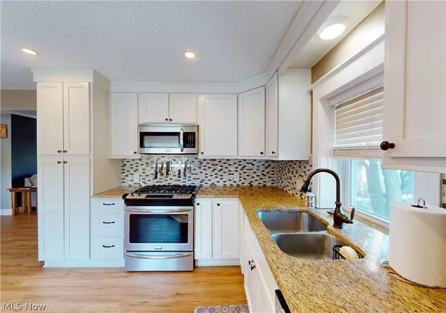 4th image of 12233 Woodiebrook Rd, Chardon, OH 44024 | MLS# 5225451