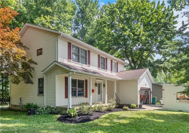 2nd image of 8121 Yorkshire Dr, Mentor, OH 44060 | MLS# 5226500