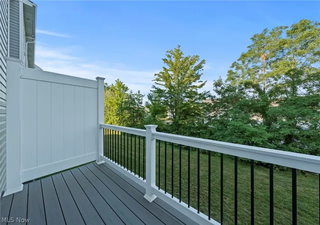 Listing Photo 2 - Condo for sale in building located at 1377 Chateau Pl, Avon, OH 44011 - Unit #