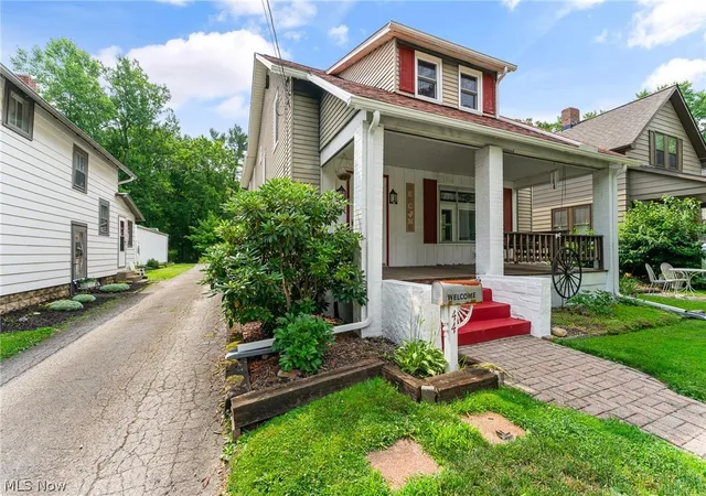 Photo 2 of Single family home for sale at 44 Water St, Youngstown, OH 44514 | MLS# 5224609 | Listing updated on 2026-08-03