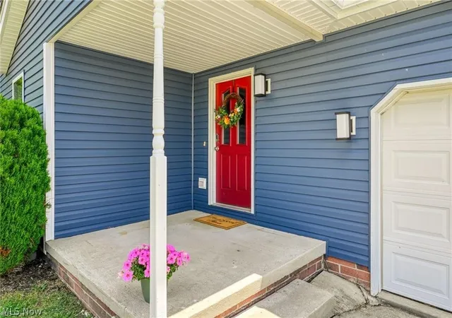 Photo 2 of Single family home for sale at 835 Yorkshire Dr, Ravenna, OH 44266 | MLS# 5226465 | Listing updated on 2026-08-31