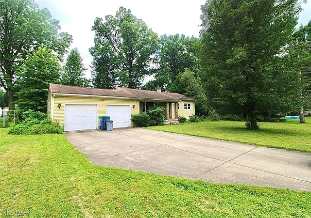 Homes for sale in Youngstown, OH | 333 Yvonne Dr, Youngstown, OH 44505 | MLS# 5226638