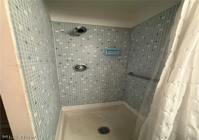 33rd image of 6400 Juniper Dr, Amherst, OH 44001 | MLS# 5225792