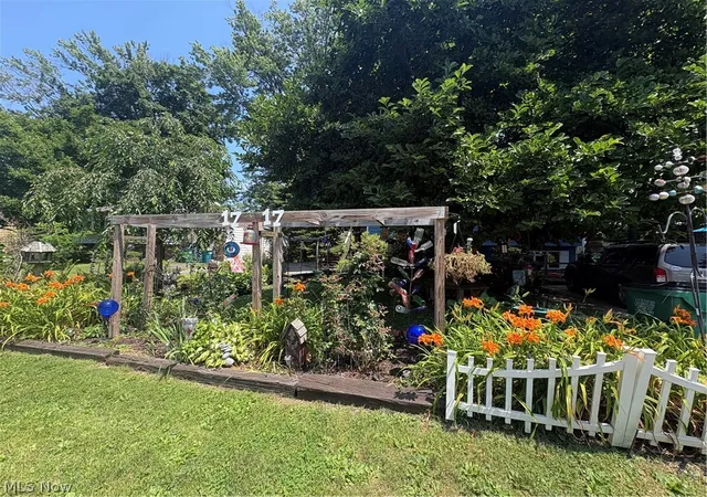 Photo 4 of Single family home for sale at 1717 Stirling Rd, Madison, OH 44057 | MLS# 5226683 | Listing updated on 2026-08-24