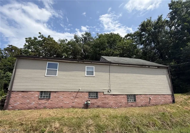 Homes for sale in Wellsburg, WV | 581 Fowler Hill Rd, Wellsburg, WV 26070 | MLS# 5225884