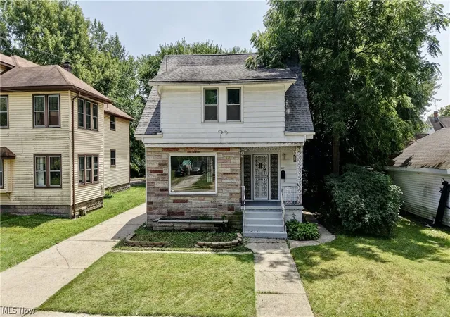 2nd image of 827 Kinsman St Nw, Warren, OH 44483 | MLS# 5226399