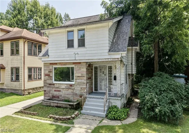 3rd image of 827 Kinsman St Nw, Warren, OH 44483 | MLS# 5226399