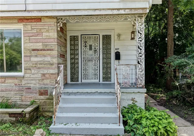 4th image of 827 Kinsman St Nw, Warren, OH 44483 | MLS# 5226399