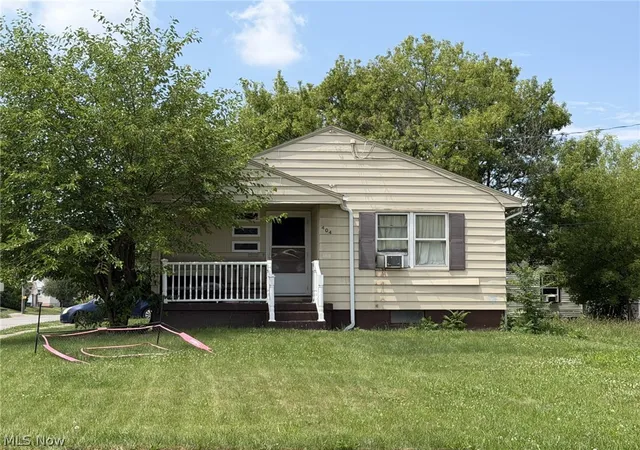 Homes for sale in Youngstown, OH | 404 N Glenellen Ave, Youngstown, OH 44509 | MLS# 5226702