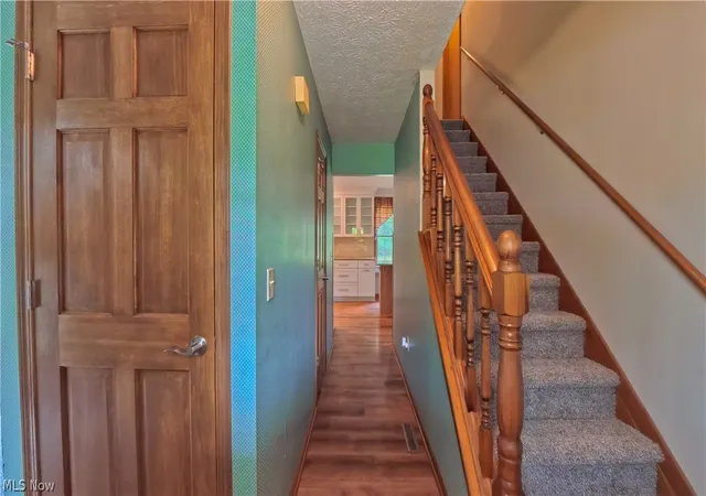 Photo 3 of Single family home for sale at 1660 Squaw Crk Dr, Girard, OH 44420 | MLS# 5226434 | Listing updated on 2026-09-29