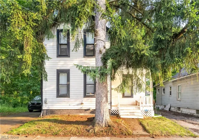 Photo 2 of Single family home for sale at 386 E Voris St, Akron, OH 44311 | MLS# 5225901 | Listing updated on 2026-07-11