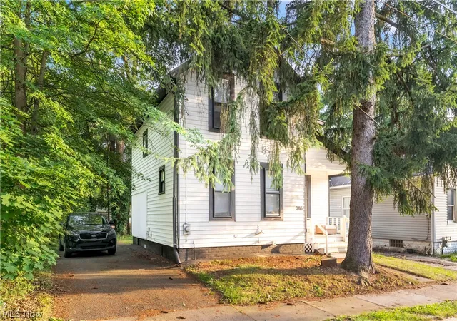 Photo 3 of Single family home for sale at 386 E Voris St, Akron, OH 44311 | MLS# 5225901 | Listing updated on 2026-07-11