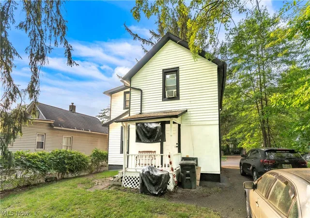Photo 3 of Single family home for sale at 386 E Voris St, Akron, OH 44311 | MLS# 5225901 | Listing updated on 2026-07-11