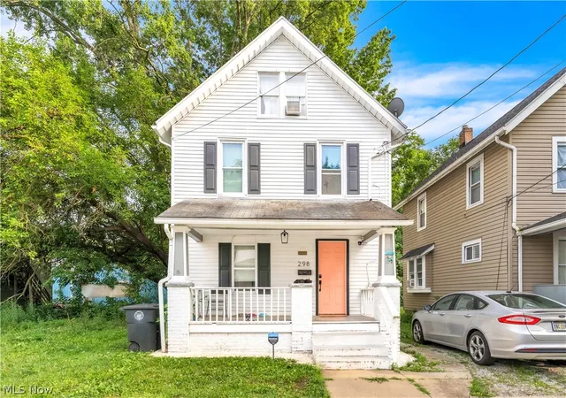 Photo 2 of Single family home for sale at 298 Sumner Ct, Akron, OH 44311 | MLS# 5226713 | Listing updated on 2026-07-11