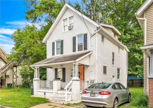 Photo 3 of Single family home for sale at 298 Sumner Ct, Akron, OH 44311 | MLS# 5226713 | Listing updated on 2026-07-11