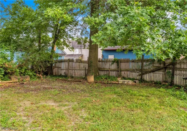 Photo 3 of Single family home for sale at 298 Sumner Ct, Akron, OH 44311 | MLS# 5226713 | Listing updated on 2026-07-11