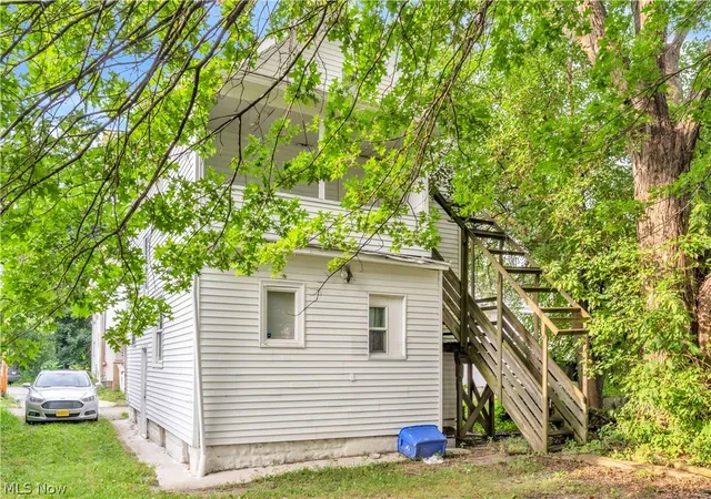 Photo 4 of Single family home for sale at 298 Sumner Ct, Akron, OH 44311 | MLS# 5226713 | Listing updated on 2026-07-11