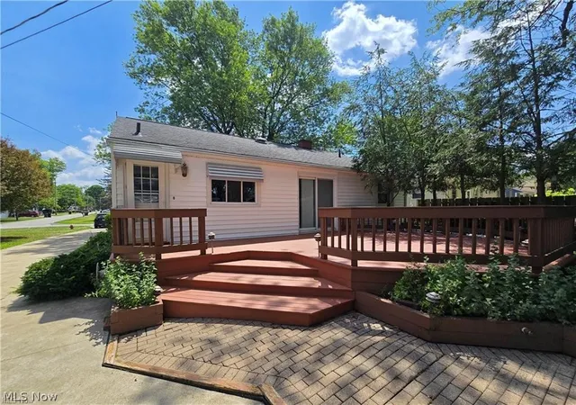Homes for sale in Elyria, OH | 976 N Pasadena Ave, Elyria, OH 44035 | MLS# 5226719