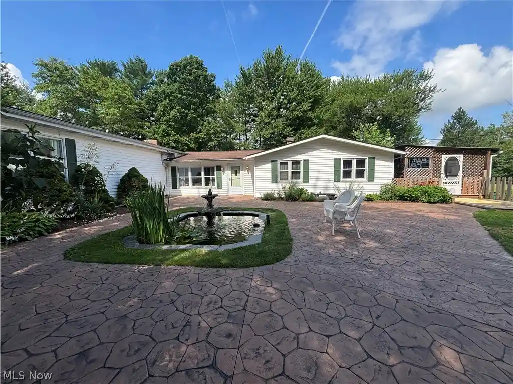 Photo 1 of Single family home for sale at 385 Cochran Rd, Aurora, OH 44202 | MLS# 5226598 | Listing updated on 2026-10-19