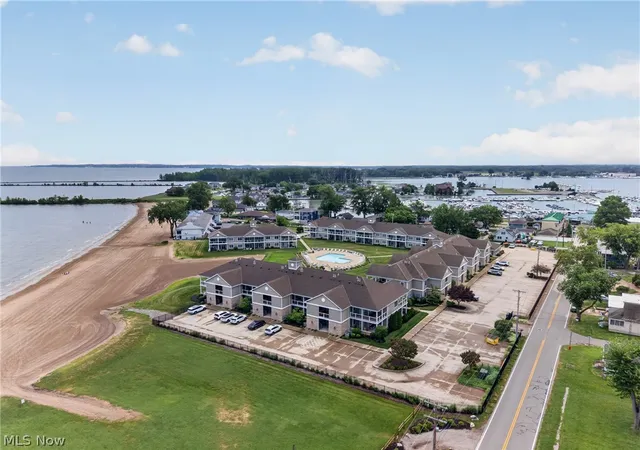 Listing Photo 3 - Condo for sale in building located at 3191 N Bch Towne Ct, Port Clinton, OH 43452