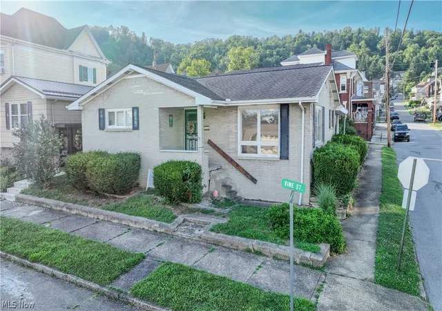 2nd image of 401 W Vine St, Martins Ferry, OH 43935 | MLS# 5226735