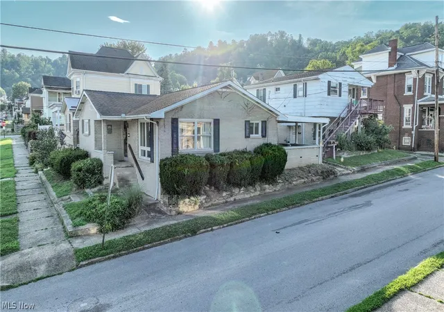 3rd image of 401 W Vine St, Martins Ferry, OH 43935 | MLS# 5226735