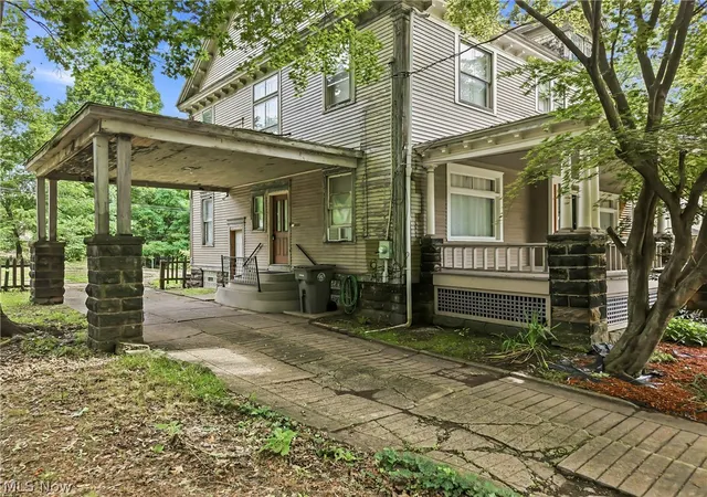 3rd image of 236 N Heights Ave, Youngstown, OH 44504 | MLS# 5226783