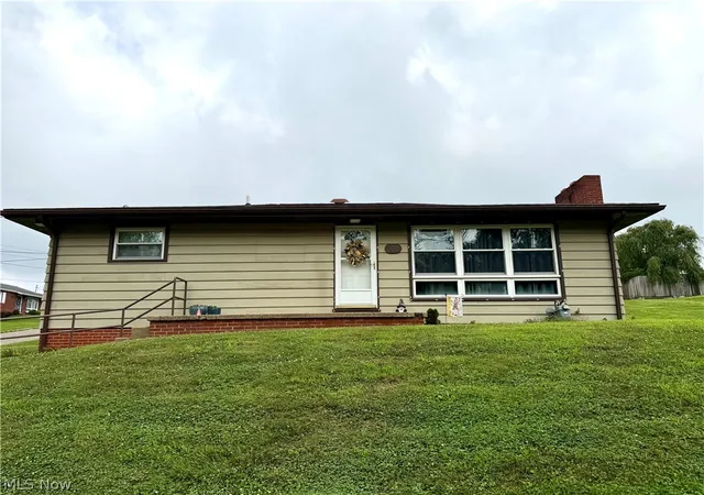 Photo 1 of Single family home for sale at 122 White Bell Cir, Wellsburg, WV 26070 | MLS# 5226786 | Listing updated on 2026-09-17