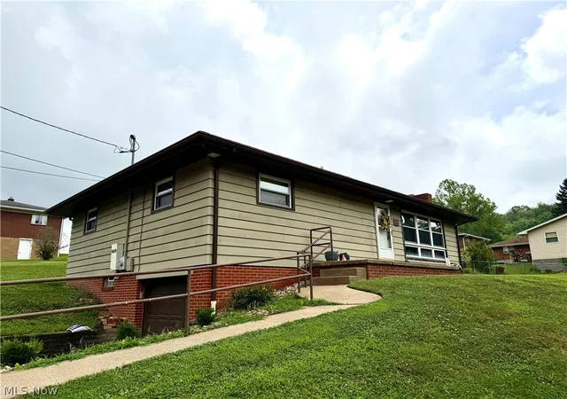 Homes for sale in Wellsburg, WV | 122 White Bell Circle, Wellsburg, WV 26070 | MLS# 5226786