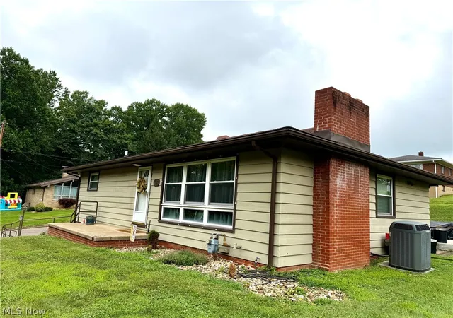 Homes for sale in Wellsburg, WV | 122 White Bell Circle, Wellsburg, WV 26070 | MLS# 5226786