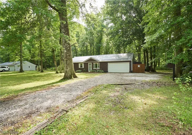 2nd image of 18550 Shaw Rd, Chagrin Falls, OH 44023 | MLS# 5226794