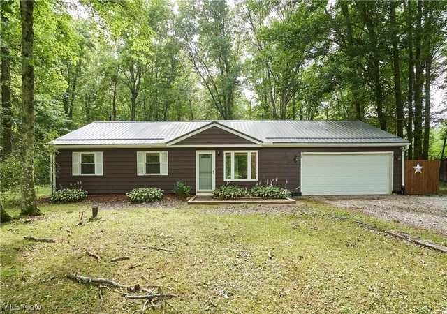 3rd image of 18550 Shaw Rd, Chagrin Falls, OH 44023 | MLS# 5226794