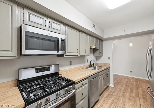 5th image of 2202 Acacia Park Dr #2616, Lyndhurst, OH 44124 | MLS# 5226273