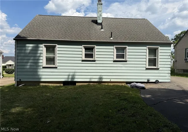Photo 2 of Single family home for sale at 430 Moherman Ave, Youngstown, OH 44509 | MLS# 5226654 | Listing updated on 2026-08-19