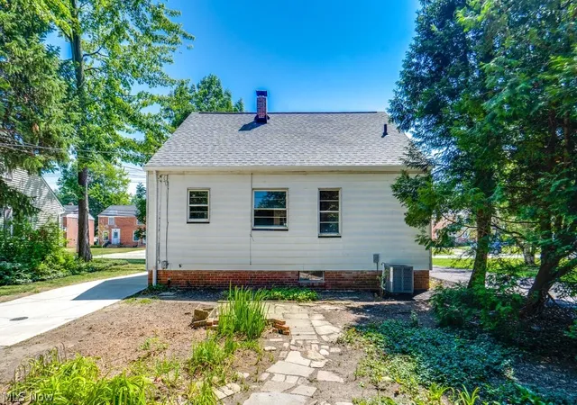 2nd image of 344 E 250th St, Euclid, OH 44132 | MLS# 5220056