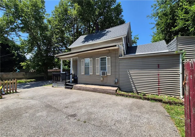 Photo 3 of Single family home for sale at 3026 Erin Ave, Cleveland, OH 44113 | MLS# 5226863 | Listing updated on 2026-08-18