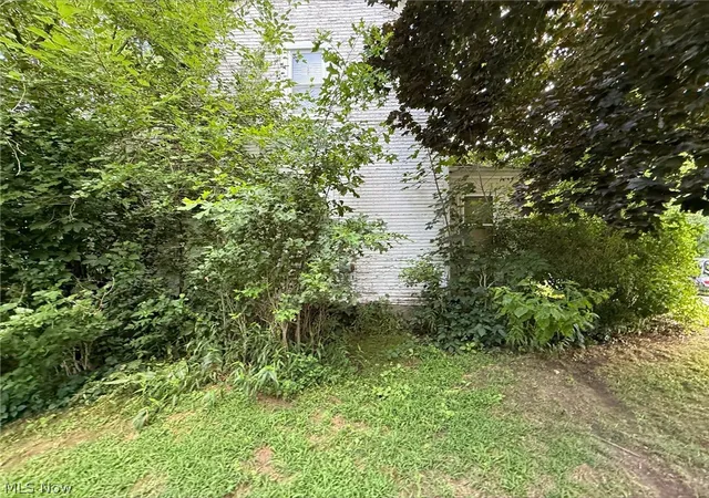 Photo 3 of Single family home for sale at 7985 Leaver Ave NW, Canal Fulton, OH 44614 | MLS# 5226877 | Listing updated on 2026-07-19