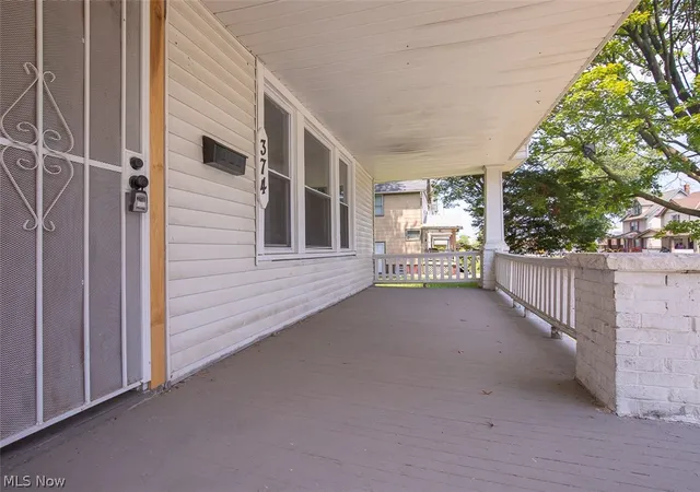 4th image of 374 E 124Th St, Cleveland, OH 44108 | MLS# 5226881