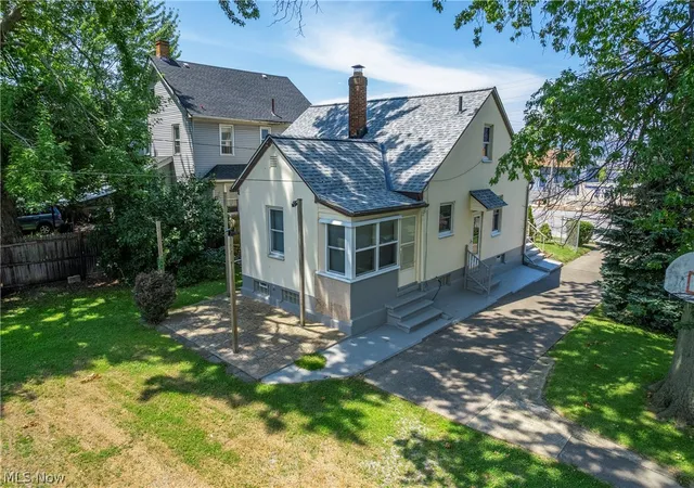 Photo 3 of Single family home for sale at 2124 E 28th Street, Lorain, OH 44055 | MLS# 5225977 | Listing updated on 2026-09-28