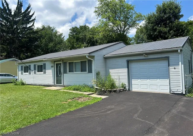 Homes for sale in Newton Falls, OH | 4540 Mahoning Dr, Newton Falls, OH 44444 | MLS# 5226890