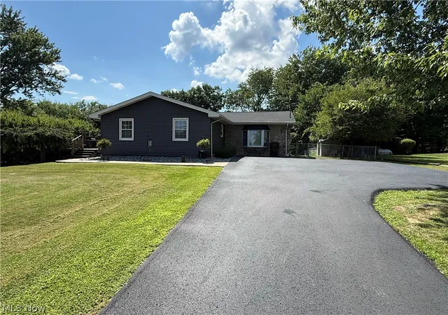 Homes for sale in East Liverpool, OH | 16781 Artistic Dr, East Liverpool, OH 43920 | MLS# 5226858