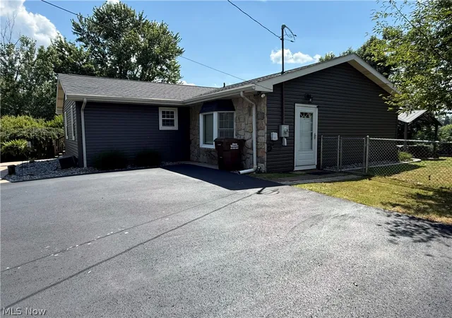 Homes for sale in East Liverpool, OH | 16781 Artistic Dr, East Liverpool, OH 43920 | MLS# 5226858