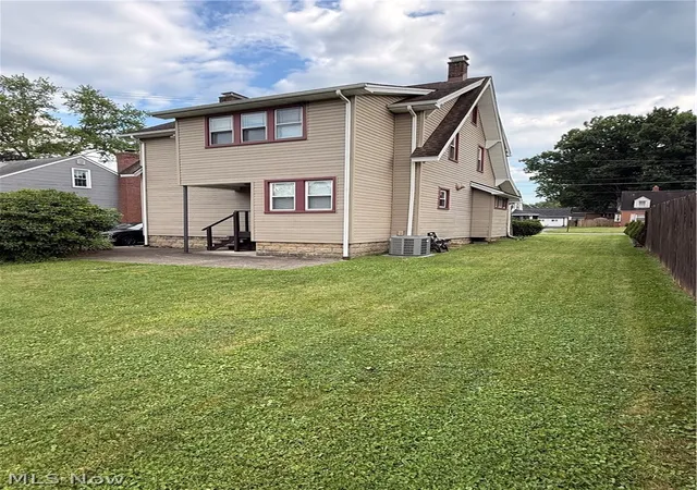 Photo 3 of Single family home for sale at 34 Maple Dr, Youngstown, OH 44512 | MLS# 5226915 | Listing updated on 2026-08-22