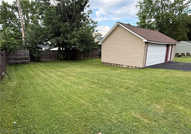 Photo 4 of Single family home for sale at 34 Maple Dr, Youngstown, OH 44512 | MLS# 5226915 | Listing updated on 2026-08-22