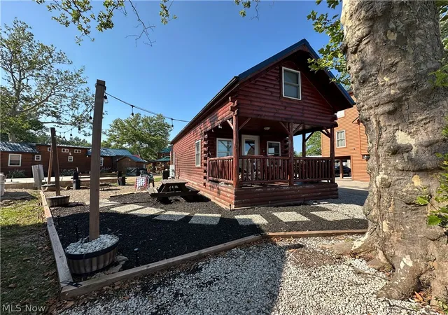 Listing Photo 2 - Condo for sale in building located at 5919 Lake Rd W, Ashtabula, OH 44004 - Unit #10
