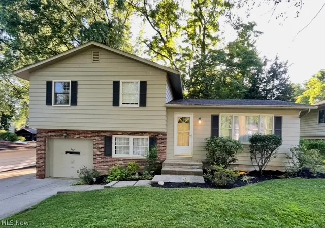 Single family home for sale at 352 Owosso Ave, Fairlawn, OH 44333 | MLS# 5226607